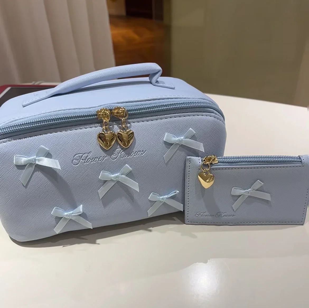 Flower Knows Kosmetyczka Niebieska Przenośna torba do przechowywania makijażu i torba na karty Śliczna i przyjemna dla wielu rozmiarów kosmetyków