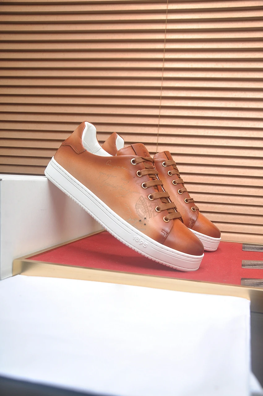 BLLIYOSS 2026New Men Shoes Calf leather stitching Three dimensional relief sculpture Embossed badge pattern 1895 Paris Old moeny