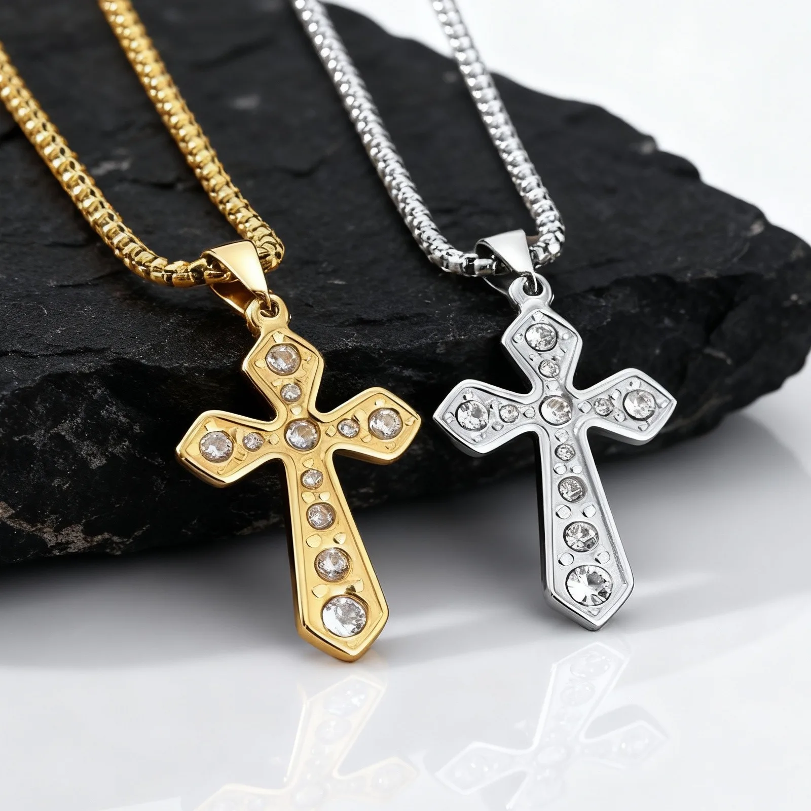 Schicke Kreuz-Halskette für Männer und Frauen, Edelstahl-Zirkon-Kreuzanhänger, christlicher klassischer Schmuck als Geschenk – Detail 3