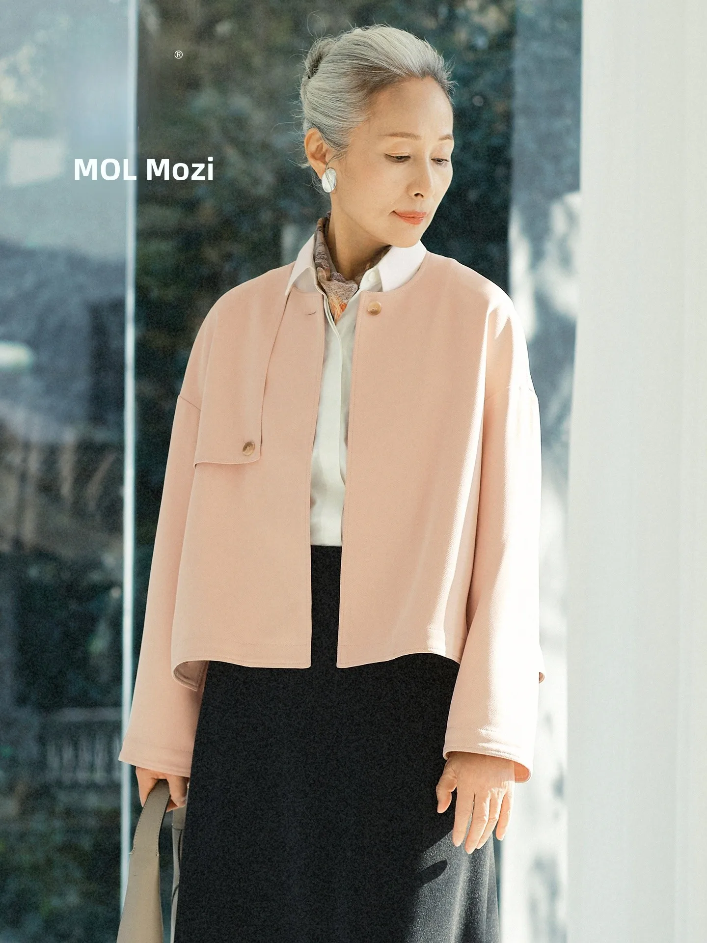 

Muzhi Stylish Short Lightweight Jacket for Middle-Aged Women Spring Autumn Fashionable Outerwear Thin Coat Mom's Clothing