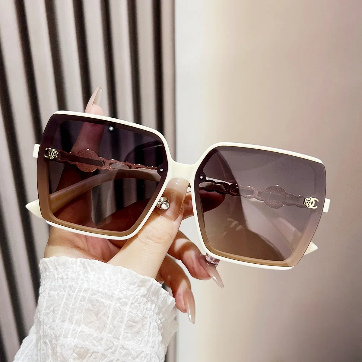 

Stylish Polarized Sunglasses for Women and Men Oversize Square Luxury Designer Sun Glasses Ladies Fashion Trendy Eyewear UV400