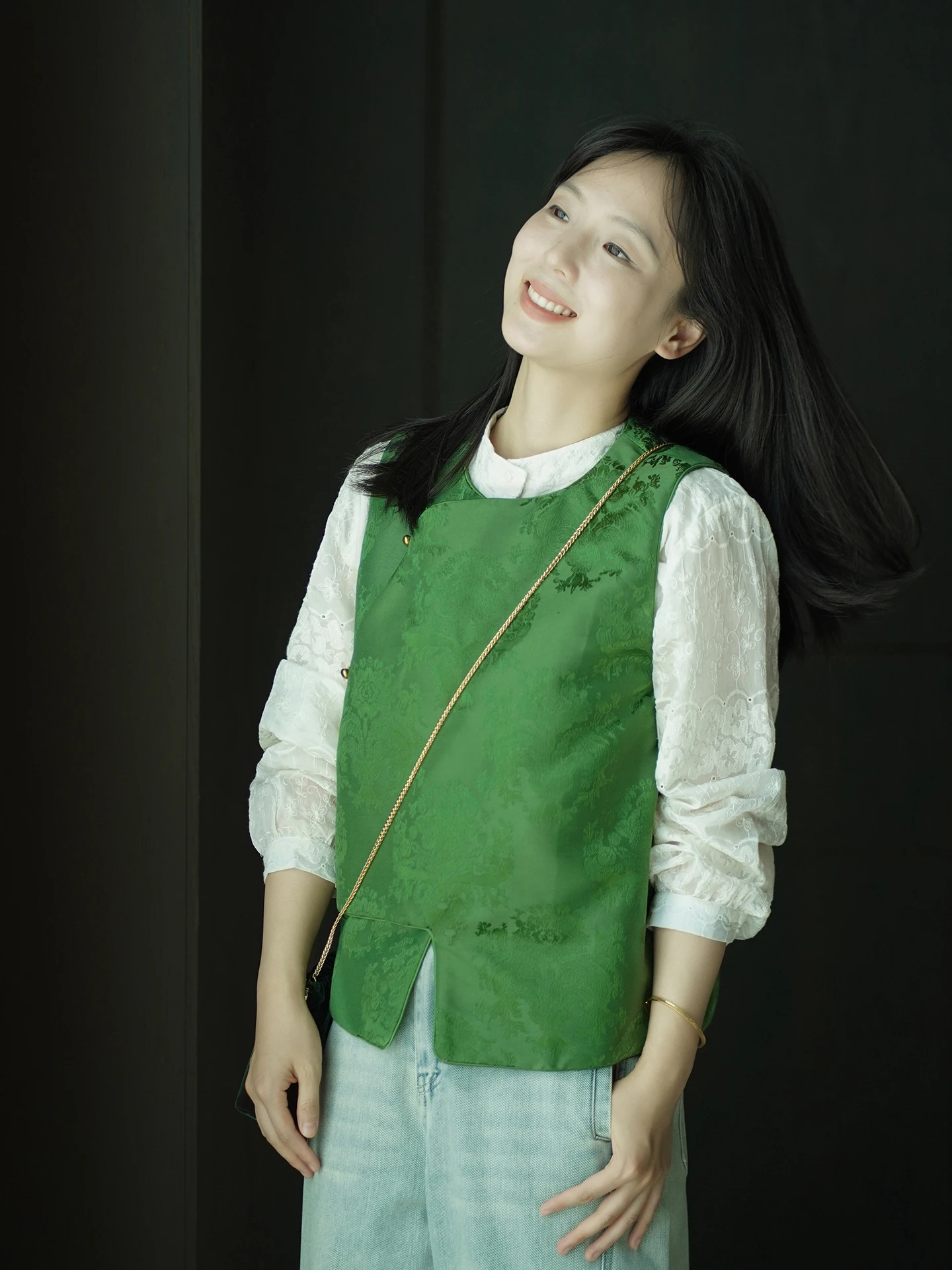 

New Chinese Retro 3D Embroidery Jaet Vest Women's Casual Autumn Winter Polyester Fiber round Ne Single Button Closure