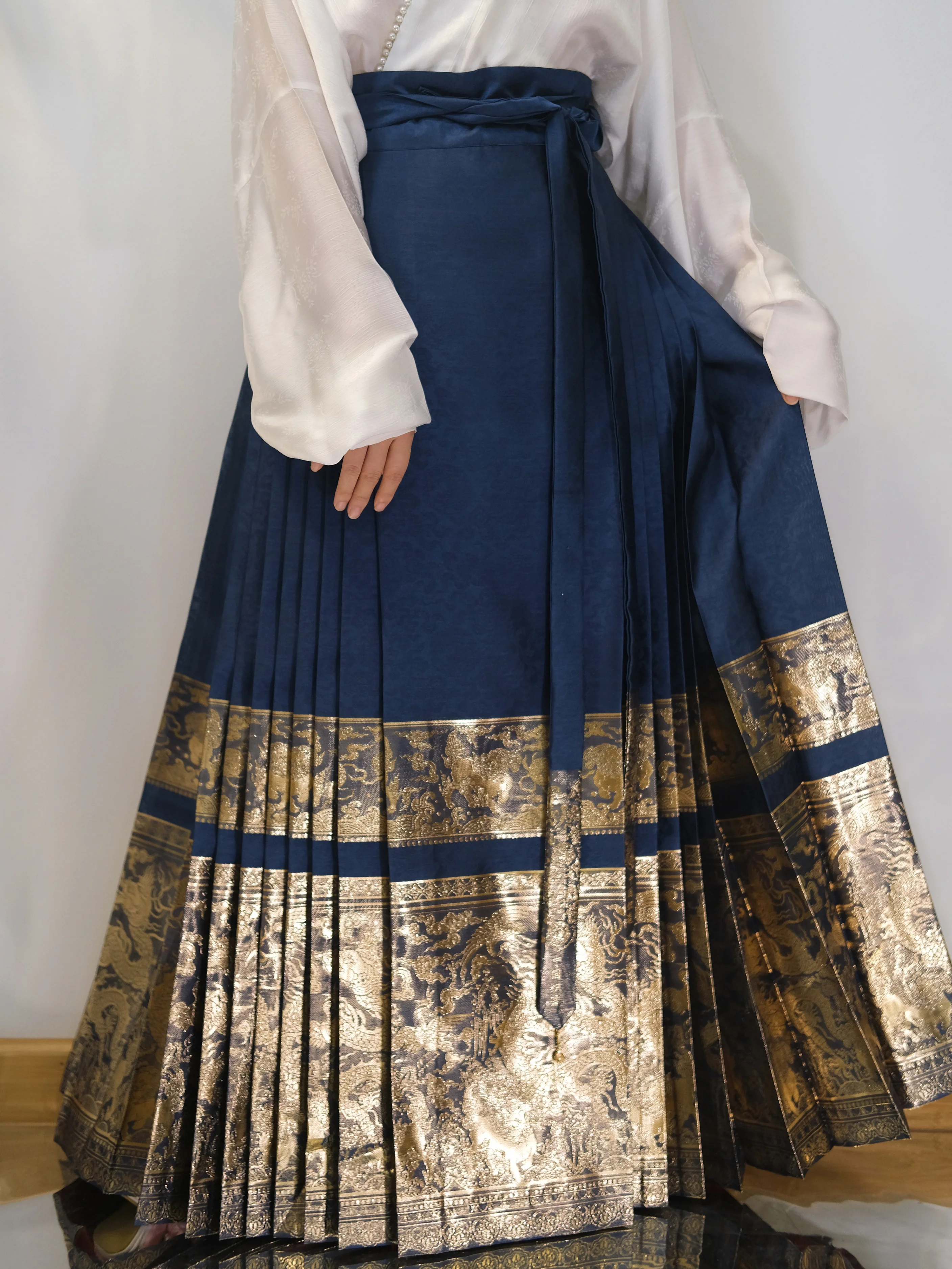 هوفو نسج الحصان الذهبي الشاش تنورة ، الشاش الوجه ، رقيقة ، 7 الطيات ، القادمة لاستعادة جيا الأصلي ، 6 أمتار