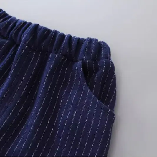 Jungen-Polohemd mit Schnurrbartmuster, 3-teiliges Set mit Fliege, gestreifte Hose, Anzug für Kleinkinder, Baumwolle, langärmelig, Herbst, Größe 80-110. – Detail 5