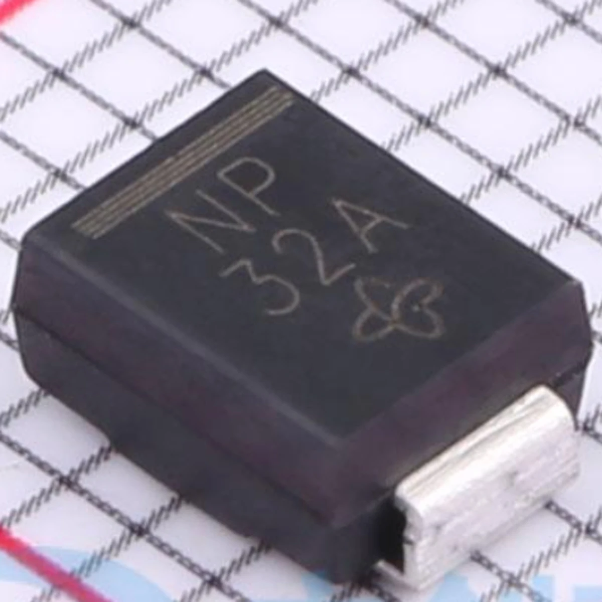 50 buah asli, dioda TVS, penyeka tranktur, dua arah, 70V,113V, 5,5 A,600W. SMB (DO-214AA): SMBJ70CA-E3/52 · menandai: NP