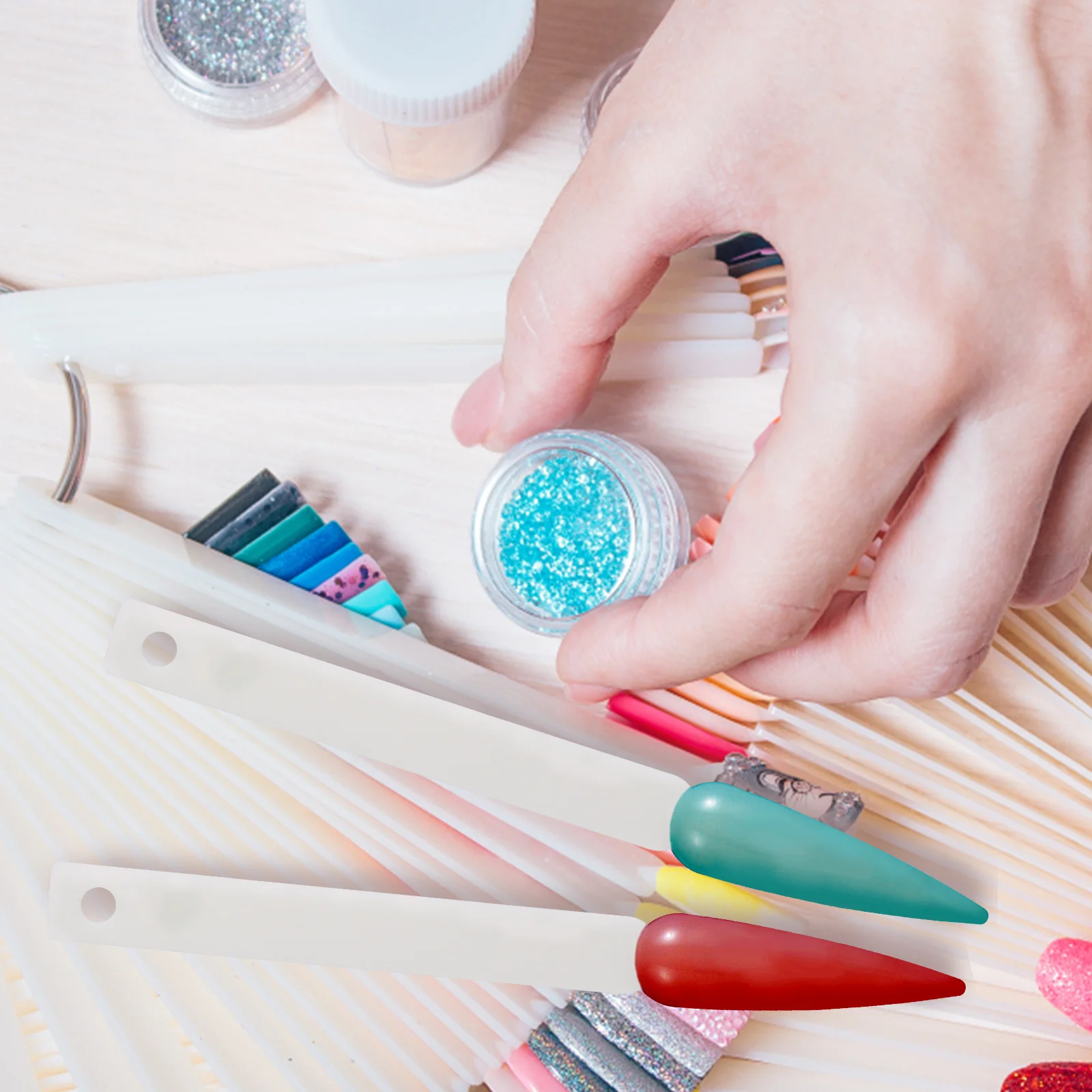แท่งโชว์สีเล็บ 200 ชิ้น แบบใช้ซ้ำได้ ทำจากพลาสติก สำหรับฝึกทำเล็บ สำหรับผู้เริ่มต้นในร้านทำเล็บ พร้อมห่วงโลหะสำหรับจัดระเบียบ