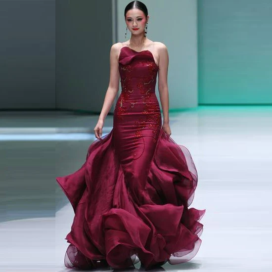 Bordeauxrode Strapless Zeemeermin Avondjurken Saudi Arabië Kanten Appliques Ruches Prom Jurken Robe De Soiree Feestjurken