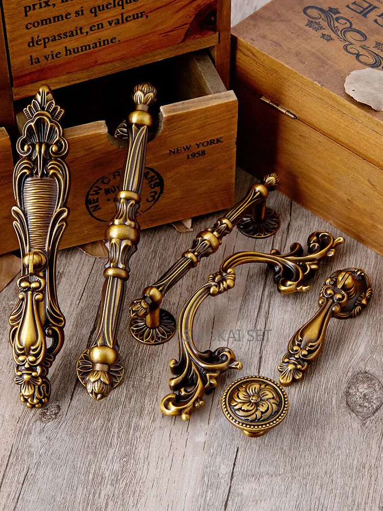 European Zinc Alloy Kitchen Cabinet Door Handles Antique-style Desk Drawer Knobs Indoor Door Window Handles Furniture Hardware