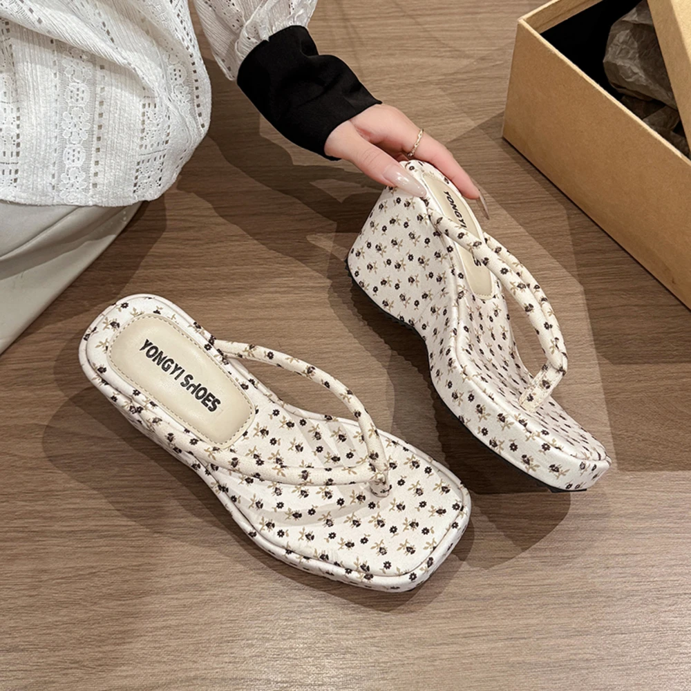 

Women's Polka Dot Wedge Heel Flip Flops Fashion Non-slip Platform Thick Sole Clip Toe Slippers for Summer Vacation Slides