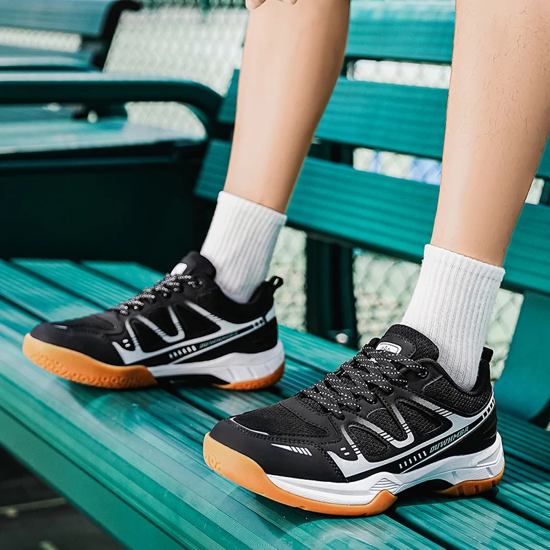 New professional badminton shoes men's and women's anti-twist shock-absorbing indoor non-slip tennis training shoes