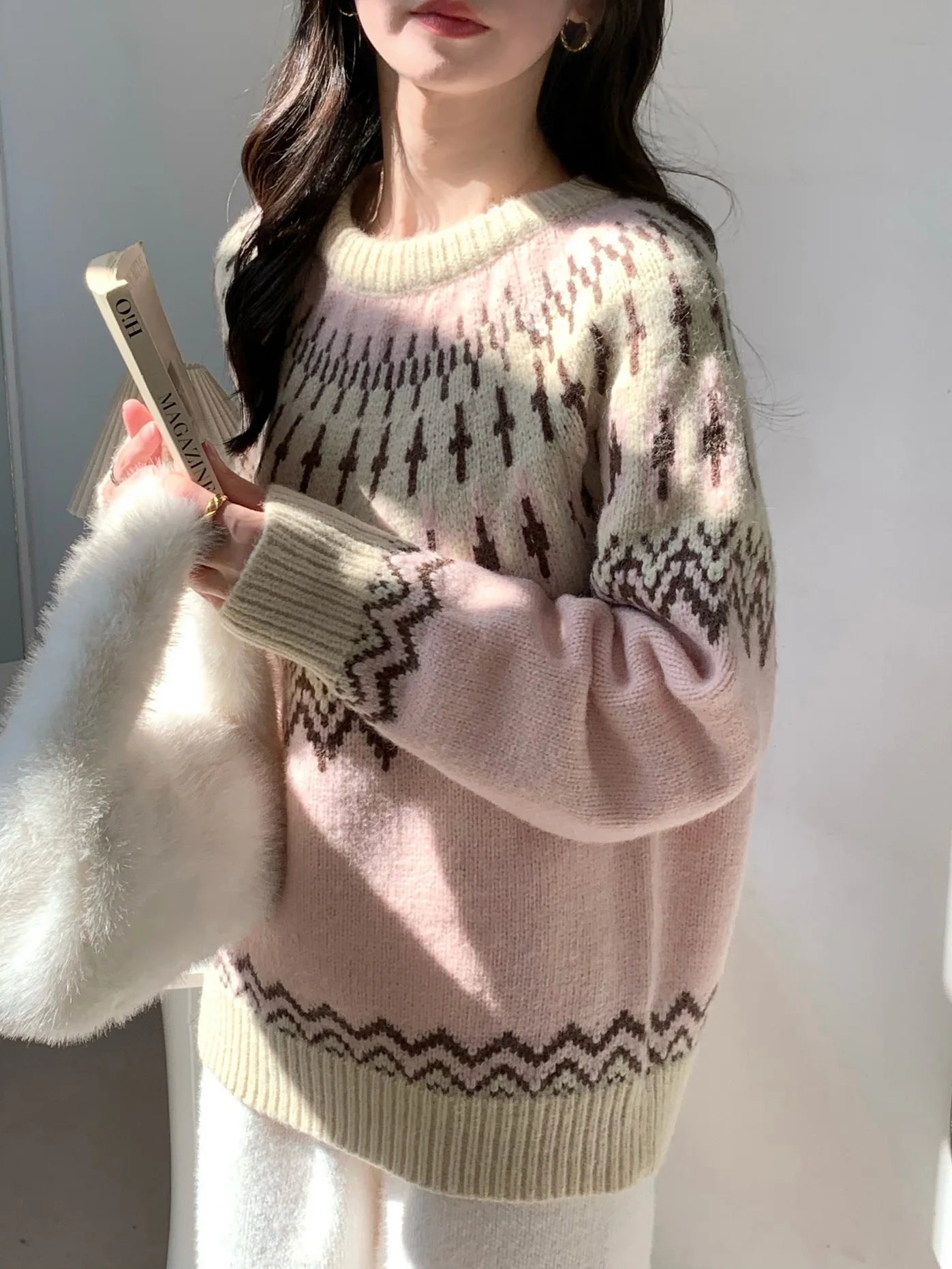 

Розовый вязаный джемпер Fair Isle с круглым вырезом для женщин: свободный крой, ретро-дизайн, утепленный, осенне-зимняя новинка, функция сохранения тепла