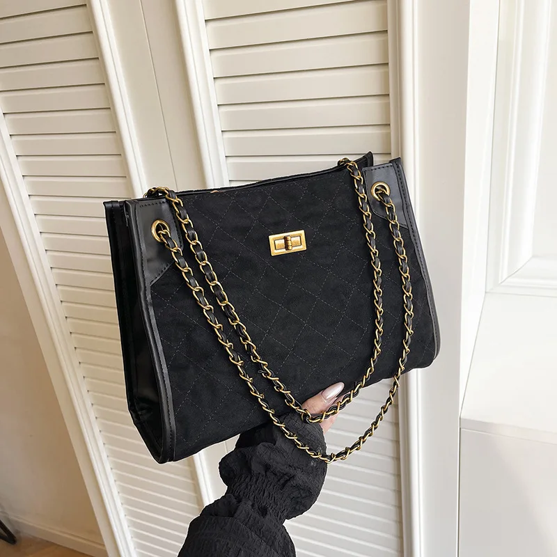 

2025 Quilted Tote Bag for Women Spacious Chain Strap Purs Embroidered Shoulder Bag Large Capacity Crossbody Vintage Designer Bag