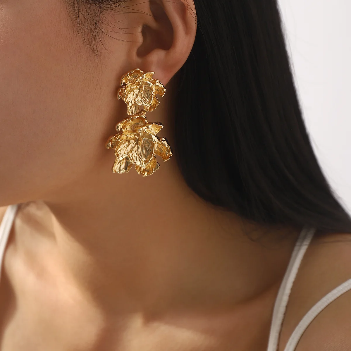 E13675 Foreign Trade Elegant Alloy Flower Earrings, Retro Fashion Flower Metal Pendant Earrings Women