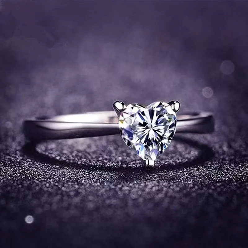 

925 sterling silver heart moissanite ring 1CT2CT solitaire engagement ring is a minimalist and sophisticated women's jewelry