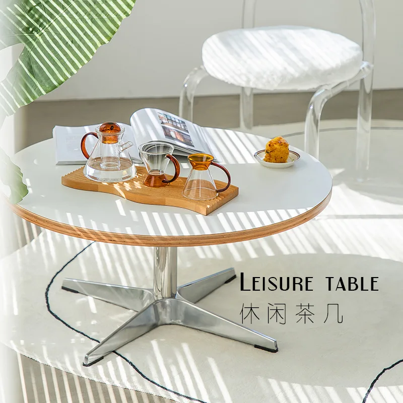 Tavolino semplice per uso domestico