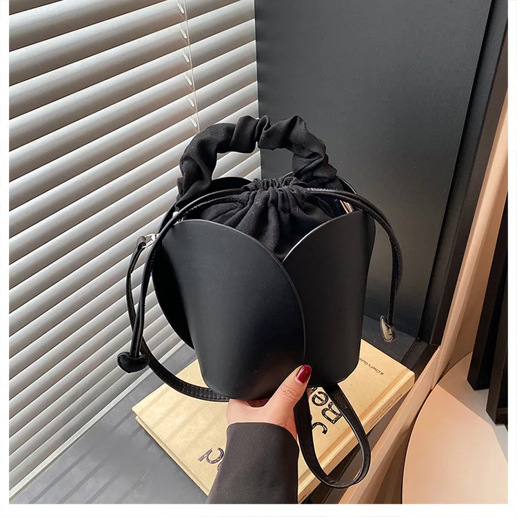 2025, trendige Nischen-Damentasche, klein, quadratisch, Premium-Textur, Pendler-Schulter-Crossbody-Handtasche