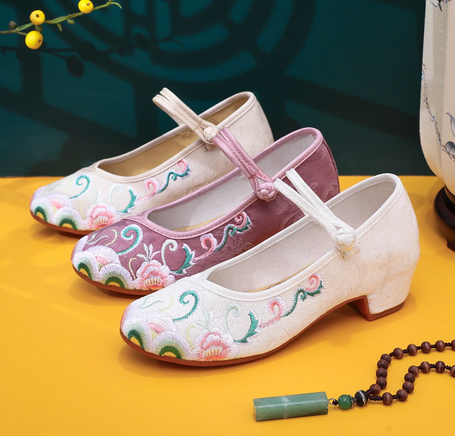 

Size 34-41 Ethnic Style Block Low Heel Cloth Shoes Women Embroidered Shoes Cheongsam Hanfu Shoes