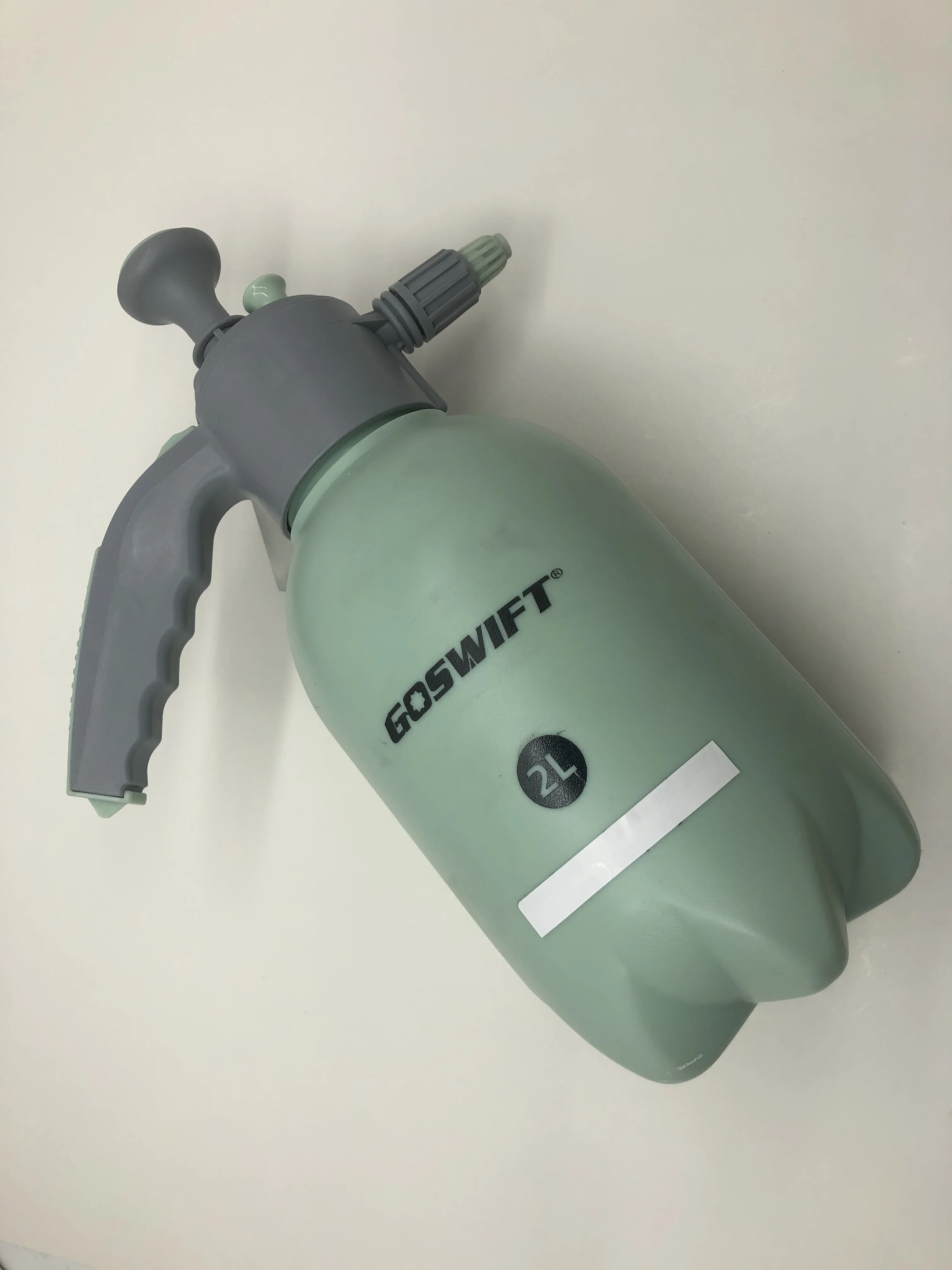 GOSWIFT 2 Liter Handheld Multi-Purpose Garden Pump Sprayer with Adjustable Brass Nozzle Thumb Trigger with Lock-on Feature