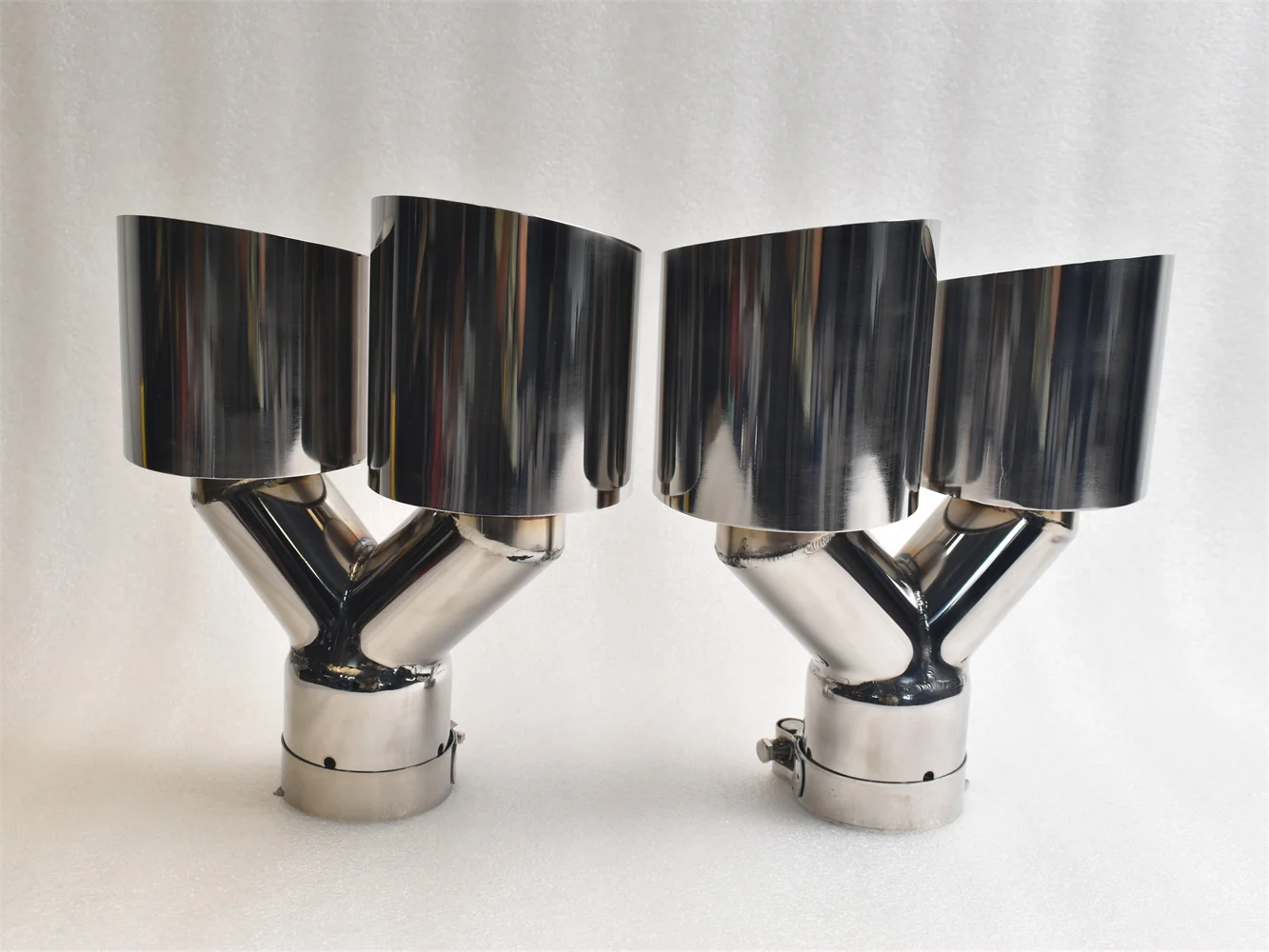 

Двойной выхлопной наконечник 2,5-дюймовый впускной отверстие 3 или 3,5 дюйма, длинная левая и правая хвостовая труба 9,0 дюйма, полированная нержавеющая сталь 304 с двойными стенками