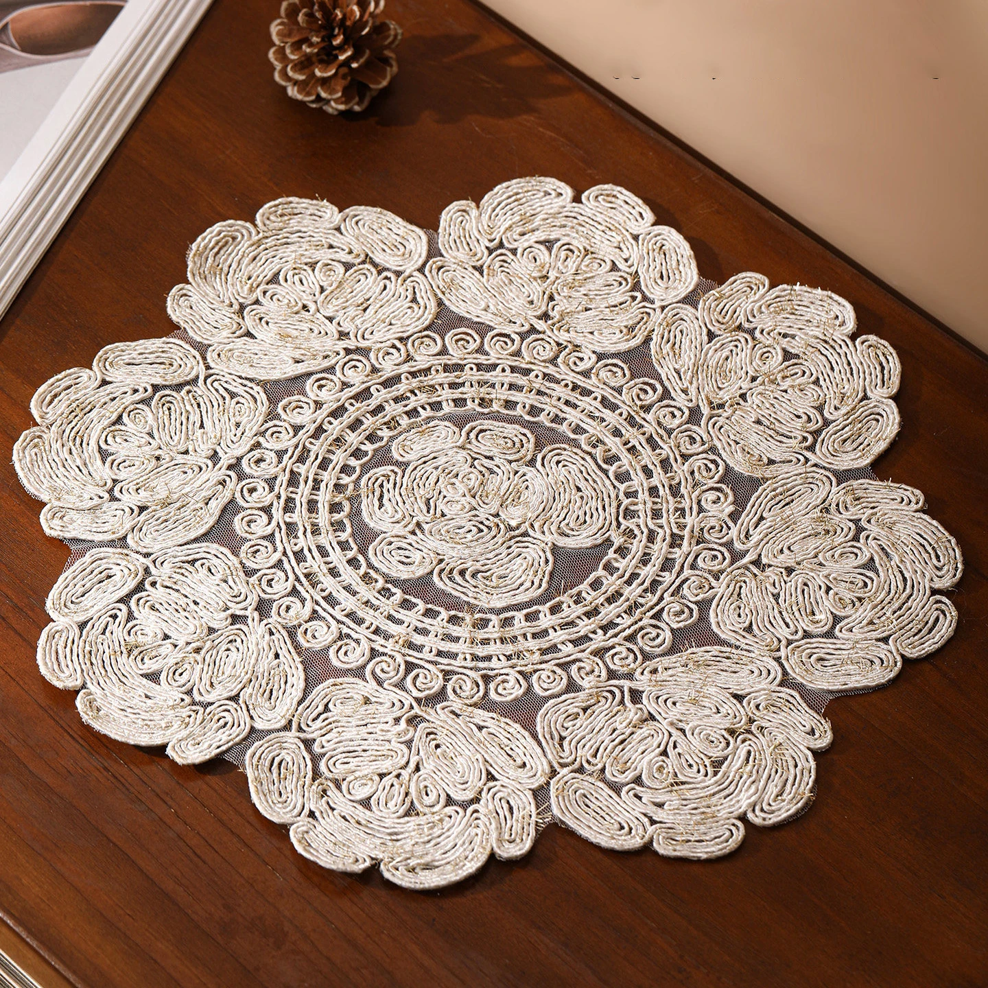 3D Rose Embroidered Round Placemat Vintage Lace Table Mat Heat Insulation Coaster for Dining Table Coffee Table Vase Base Decor