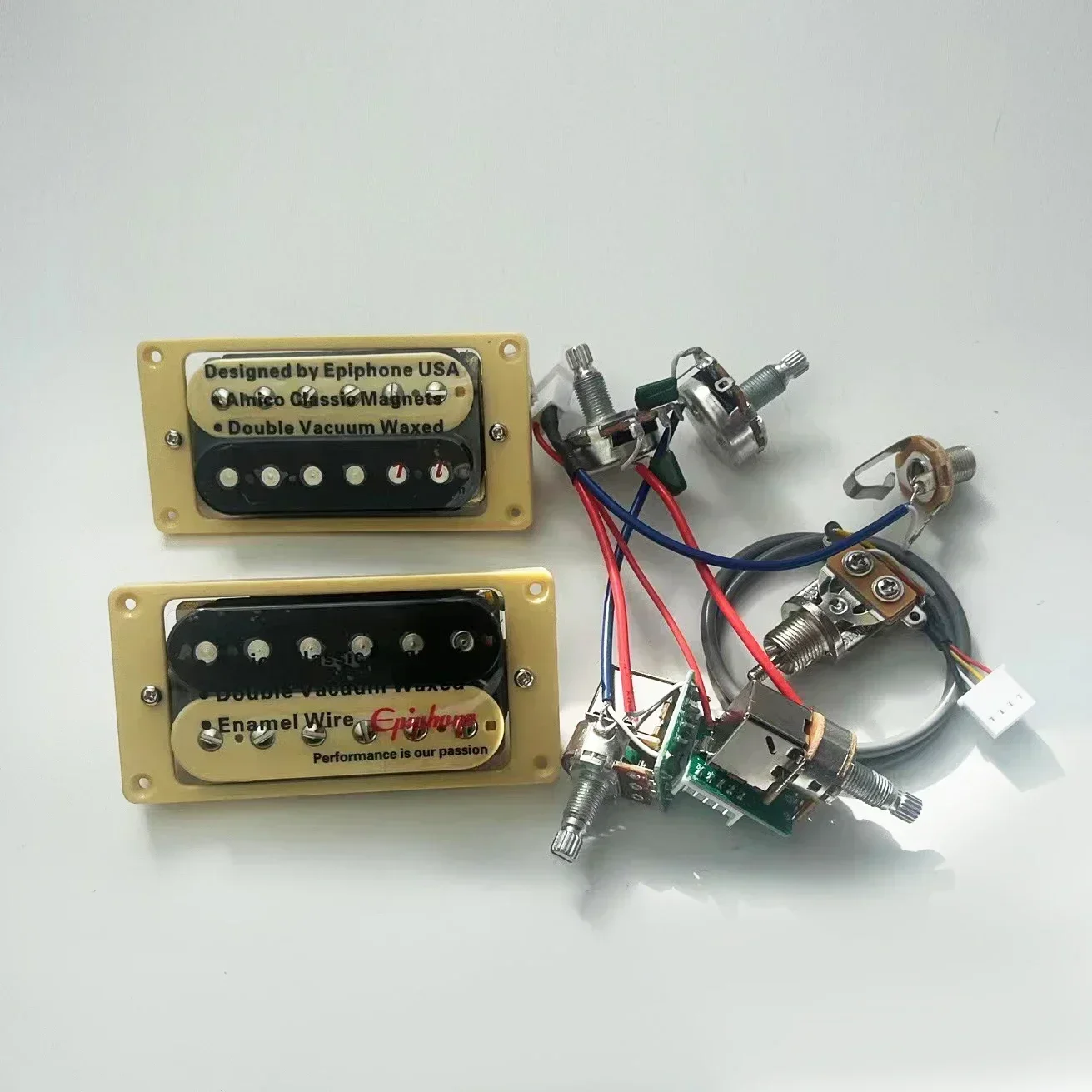 Q-X- Music Store-Gu…