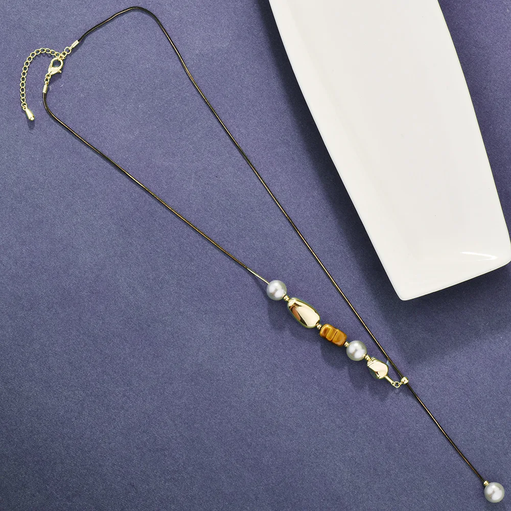 

New tiger-eye silver pleated irregular metal square zipper sweater chain, a light luxury necklace for women