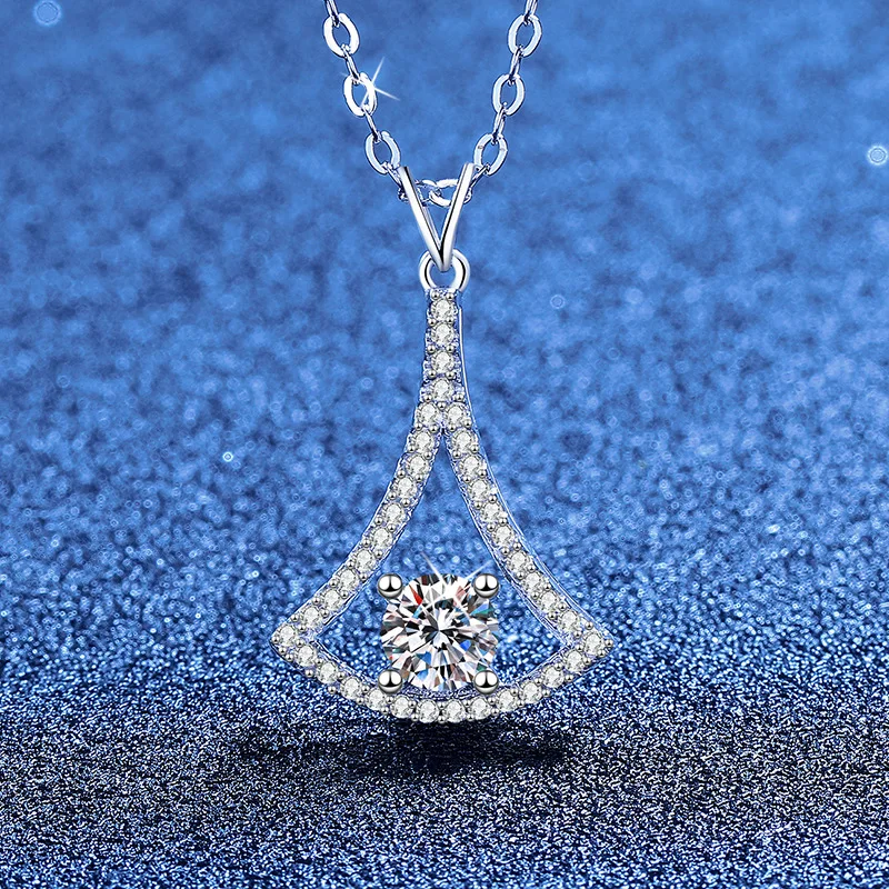 

Platinum PT95018k Gold Moissanite Necklace Korean Version Small Skirt Pendant Light Luxury Collarbone Chain Simple Temperament