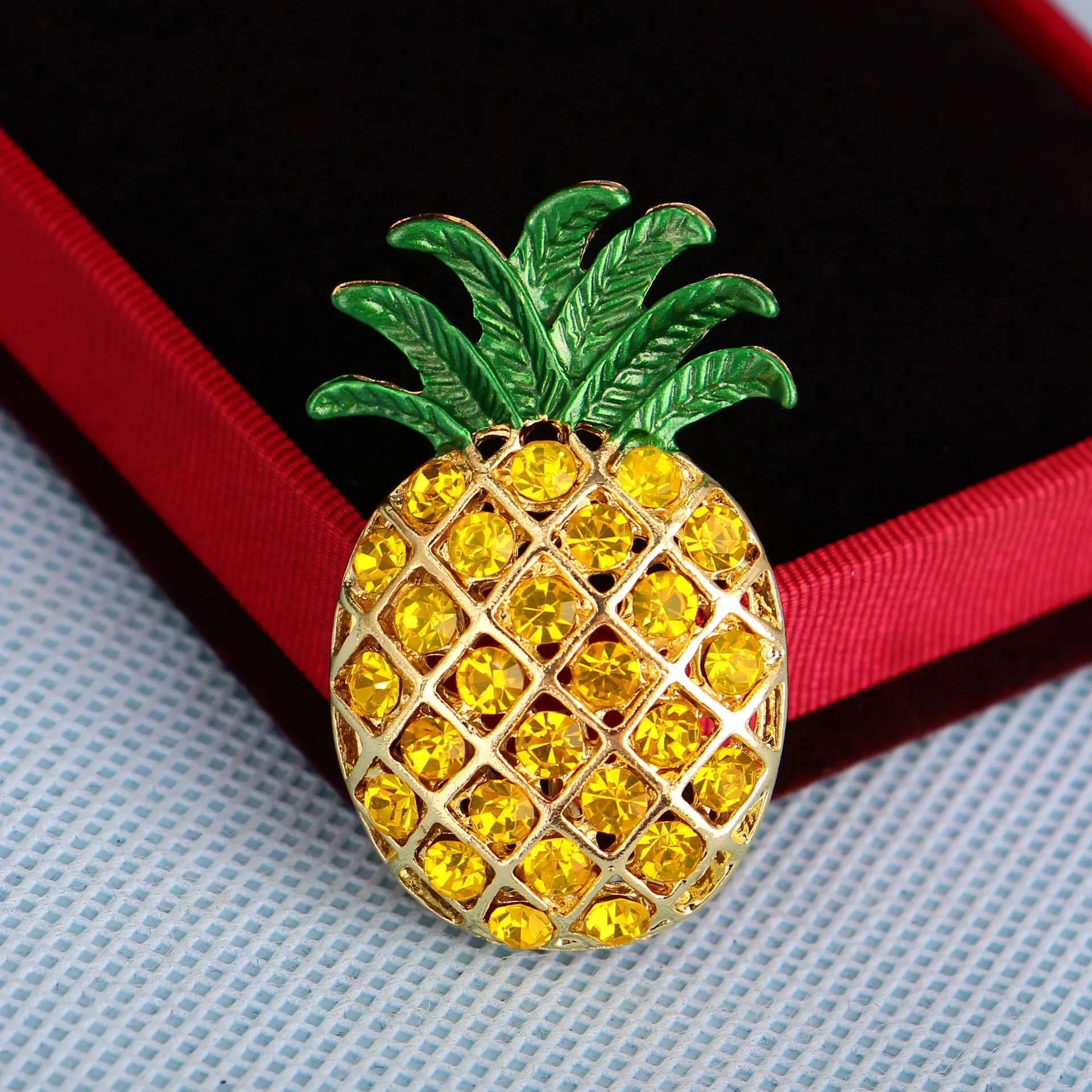 New High Quality 2 Pcs/bag Fruit Pineapple Brooch Diamond Embellishment Suitable for Bags, Hats, Scarves, Clothing