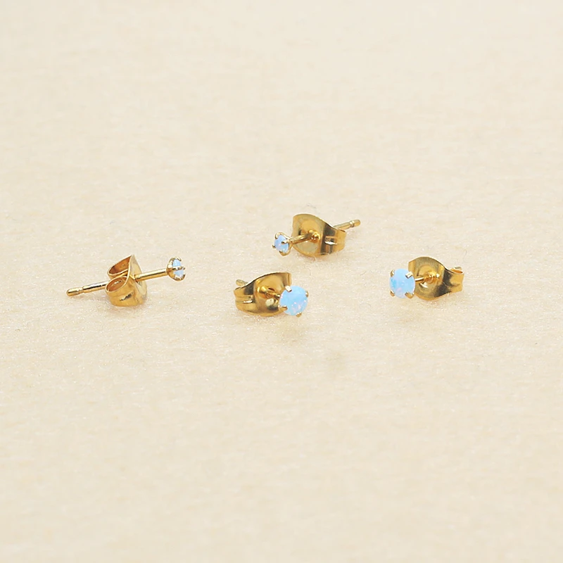 Minimalistische Ohrstecker aus Edelstahl mit 2 mm Nami-Zirkonia, trendige Ohrringe, Nadelstärke 0,8 mm, vakuumplattierter Schmuck – Detail 1