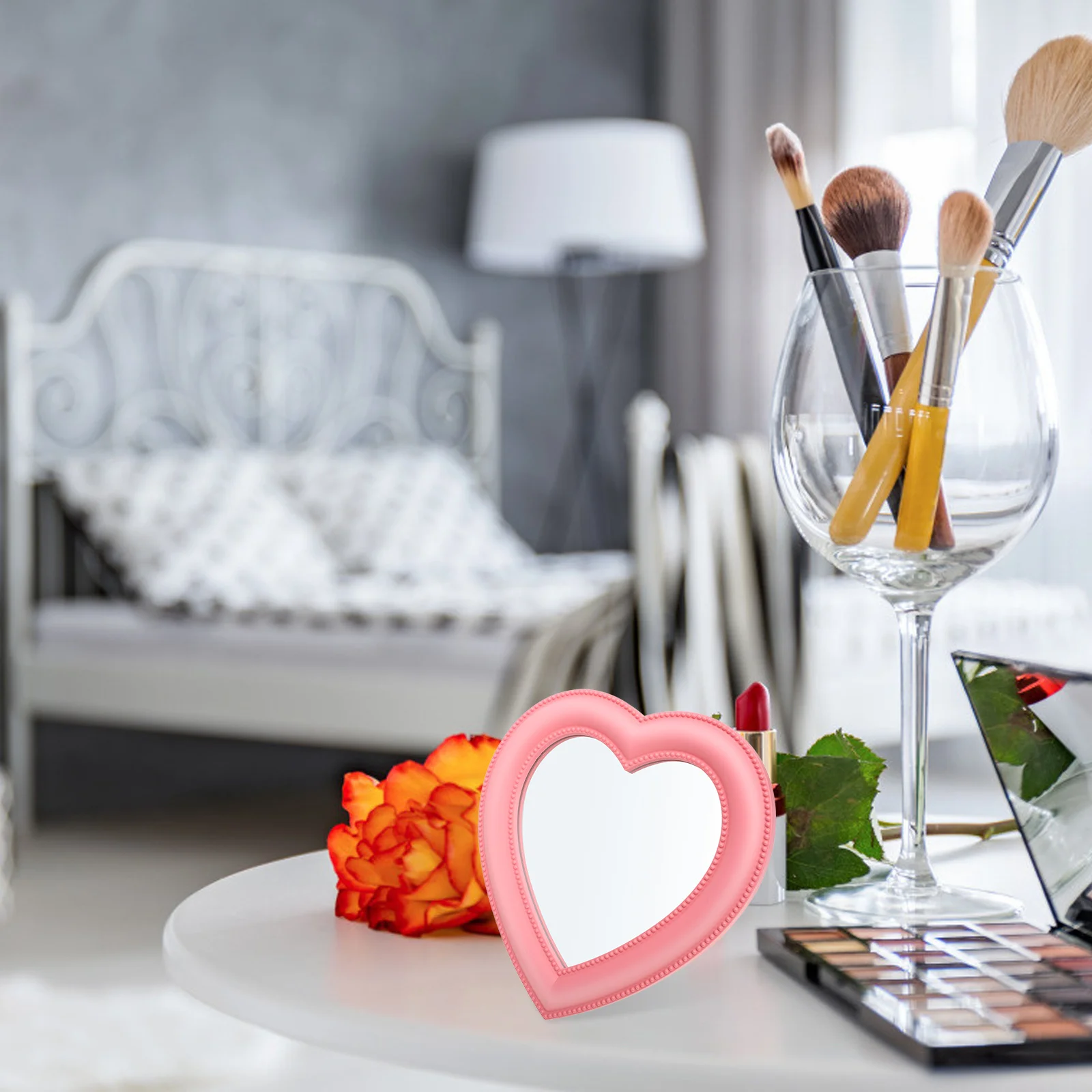 Hartvormige make-upspiegel Desktop verstelbare hoek Tafelblad Wandgemonteerde staande spiegel voor slaapkamer