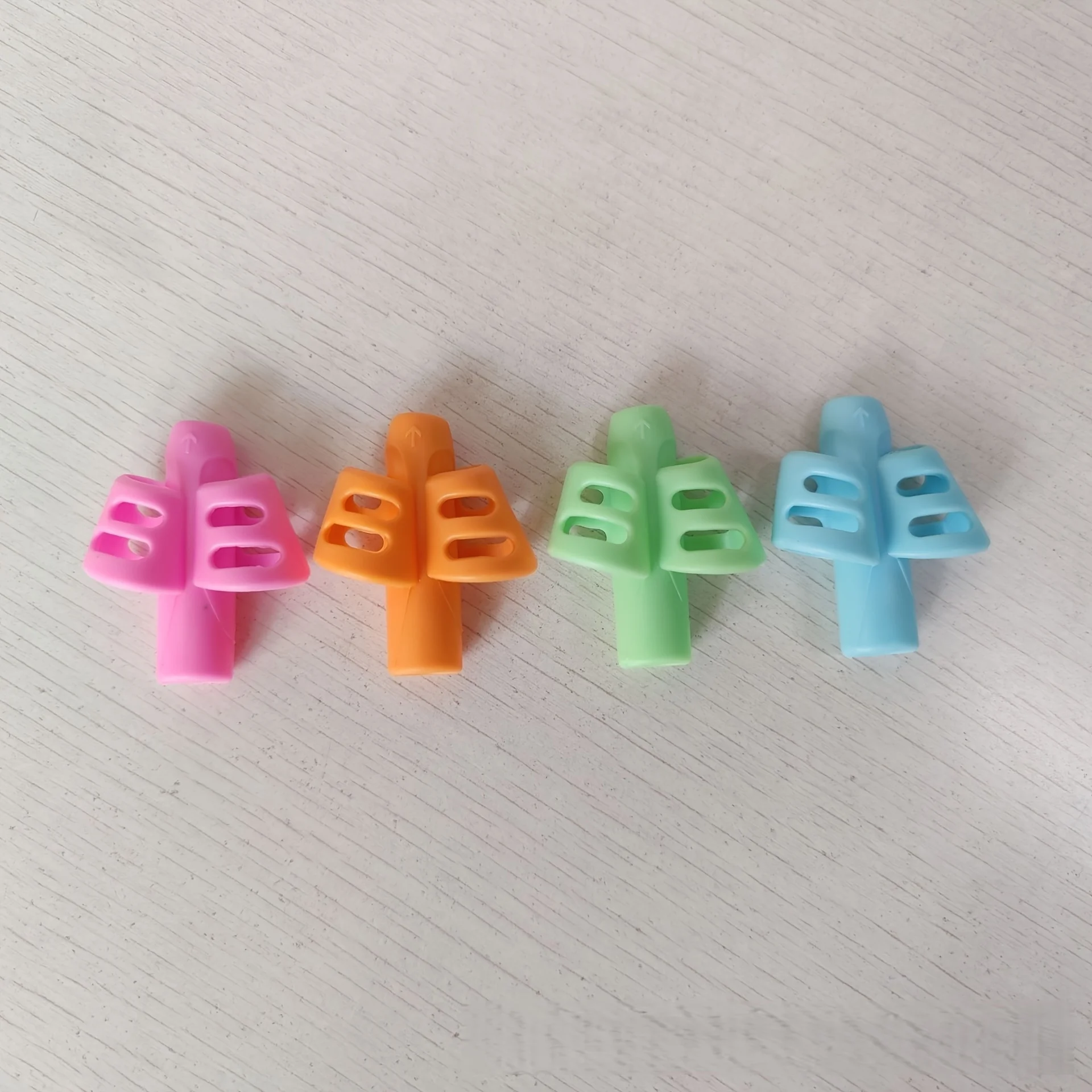 20/8 Pieces in Random Colors, Silicone Pen Grip, Children's Double-Finger Pen Grip for Practicing Writing, Soft Rubber Pen Grip to Correct Students' Writing Posture, Learning Supplies, Great Back-To-School Gift, Suitable for Various Occasions, Halloween and Christmas Gifts
