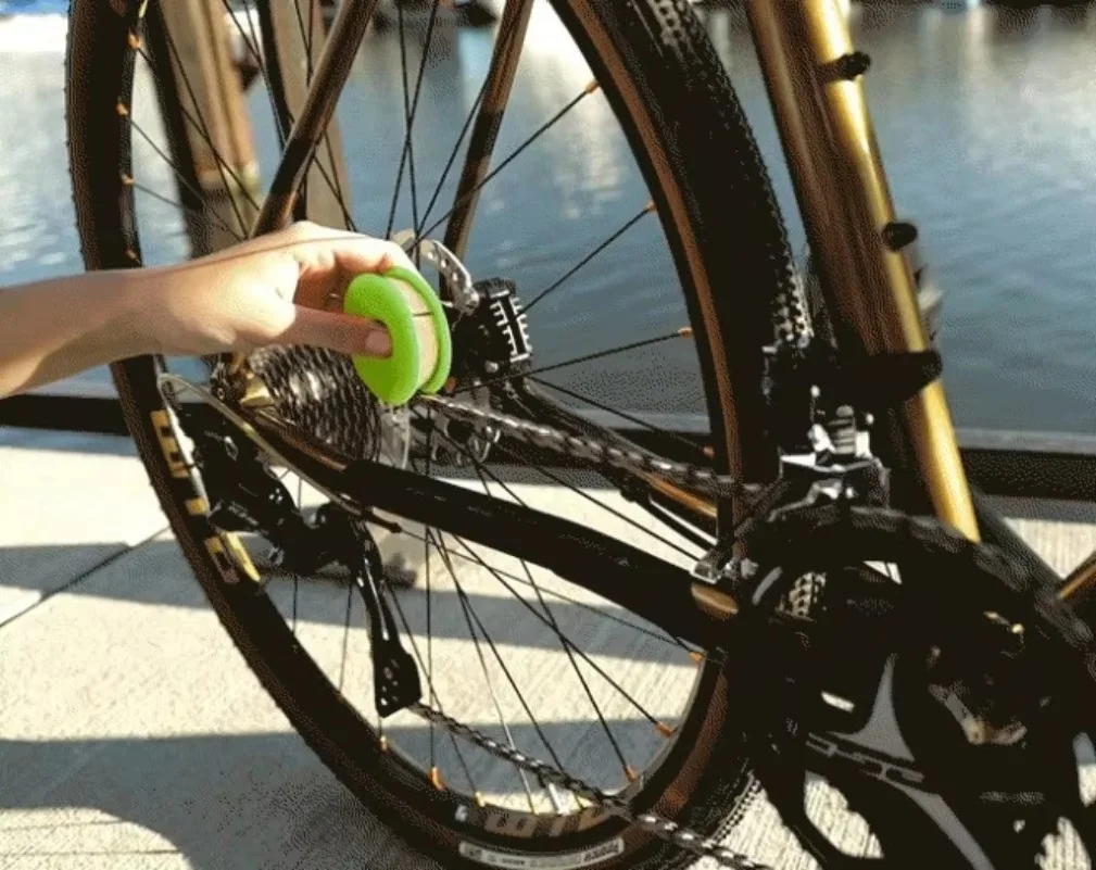 Portable Roller Bike Chain Lubricator Practical Bicycle Chain Oil Applicator Household Cycling Maintenance  Clean