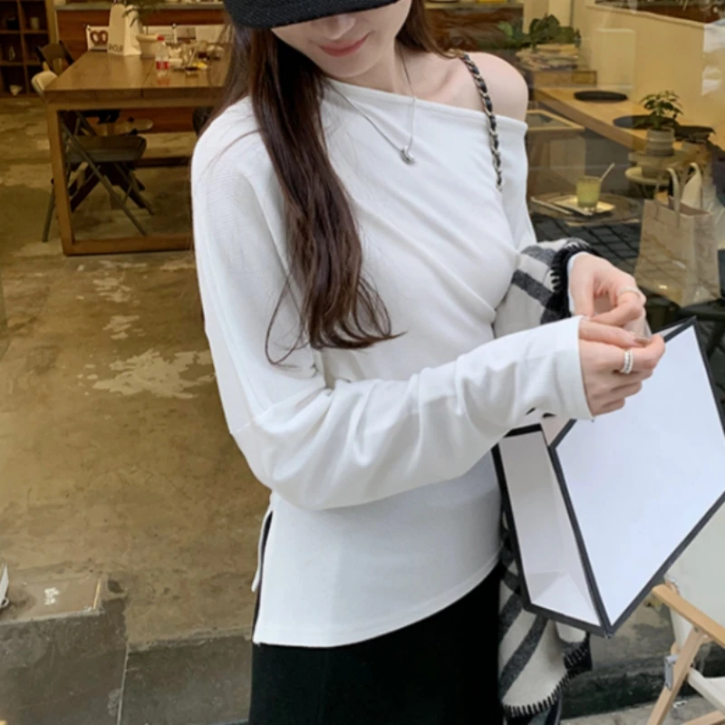 T-shirt da donna bianche con scollo a barchetta primavera estate 2025 Nuova manica lunga coreana divisa casual fondo allentato top in maglia Tee femminile