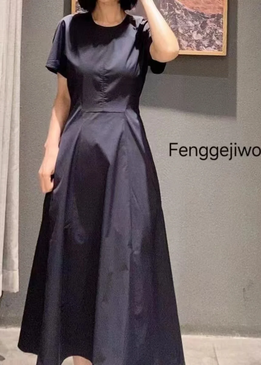 

Fenggejiwo's casual round neck short sleeved haute couture waist style A-line dress features a large body split line design that