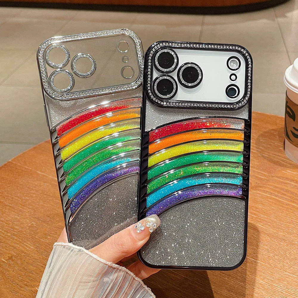 เคสเคลือบกลิตเตอร์สำหรับ iPhone 17 16 14 12 13 11 15 Pro Max พร้อมตัวป้องกันเลนส์กล้องแบบเพชร สีรุ้งเคลื่อนไหวได้ เคสนิ่ม