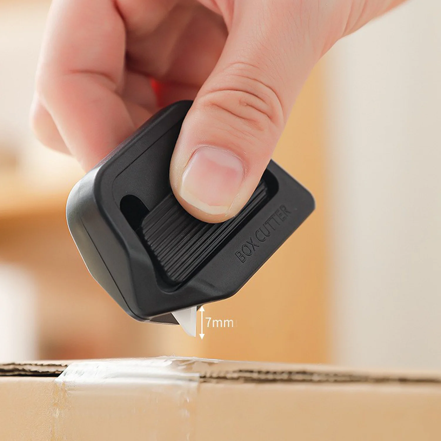 2pcs Mini Innovative Automatic-Retractable Ceramic Safety Blade Box Safety Cutter Rustproof Scratch-Resistant Package Opener