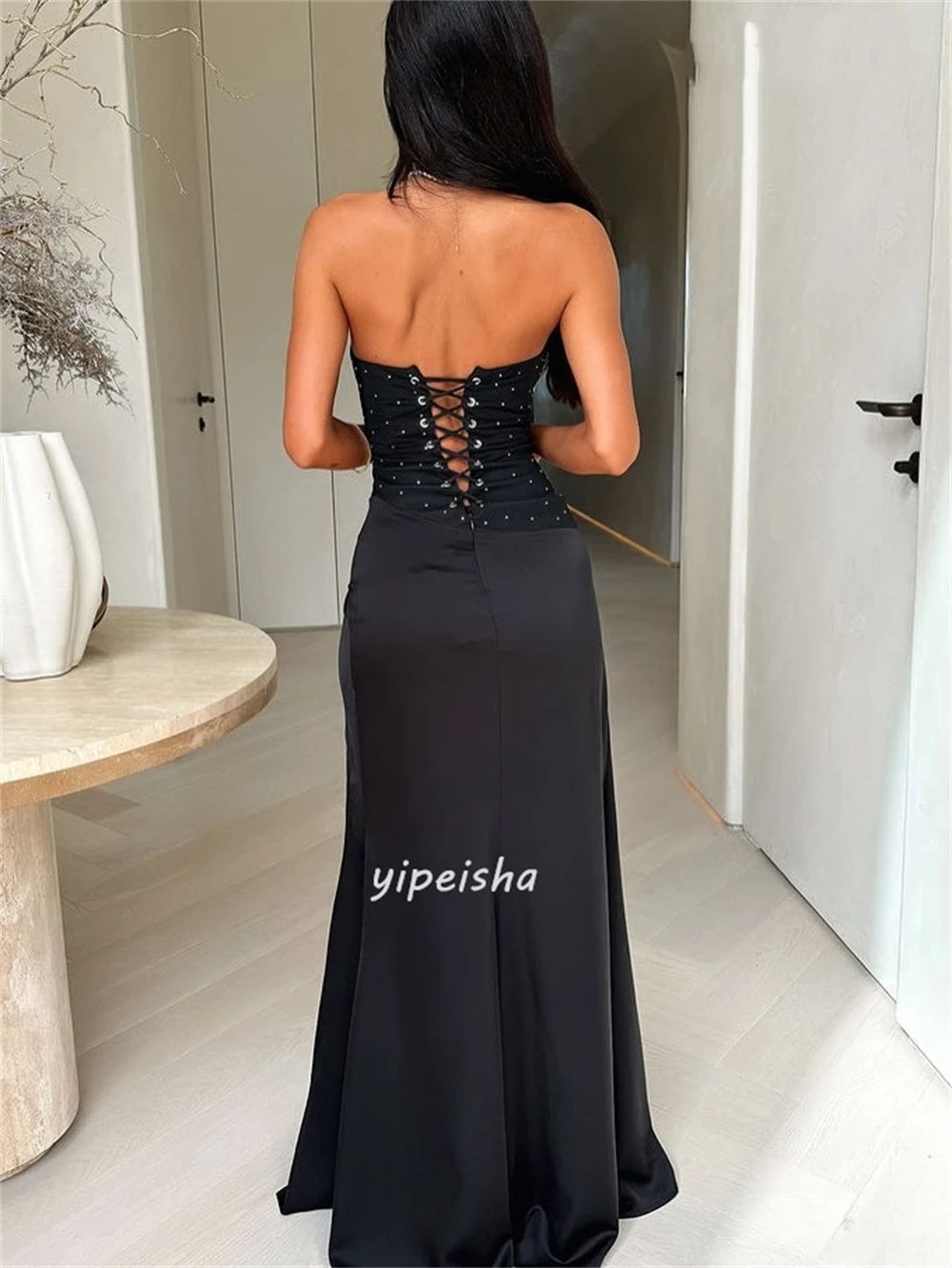 カスタマイズされたシンプルなマッチングビーズプリーツマーメイドストラップレスロングドレスオーダーメイドの特別な日のドレスサイズありモダンなスタイル