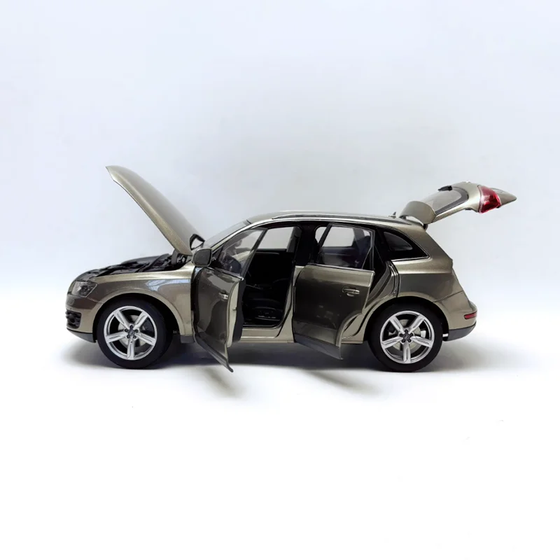 كيوشو دييكاست 1:18 مقياس Q5 SUV سبيكة سيارة نموذج مجموعة كلاسيكية تذكارية عرض ثابت الحلي هدية عيد
