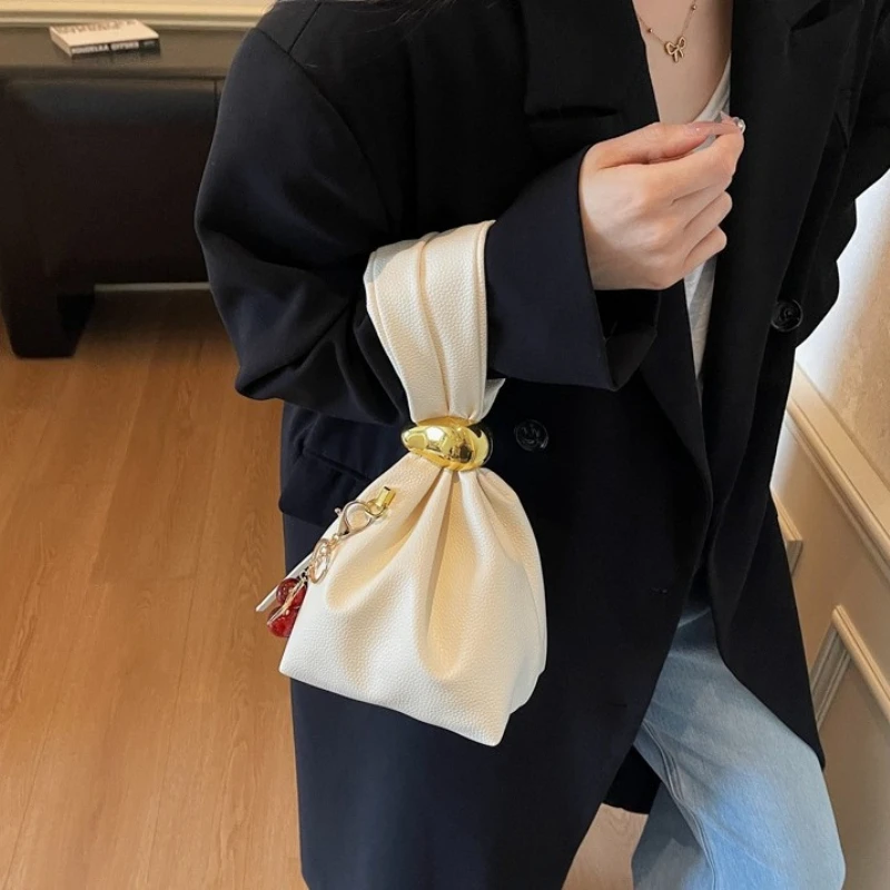 

Fashion Popular Fine Bag Women's 2026 New Trend Niche Design Classic Pleated Women's Bag Texture Casual Versatile Hand Bag