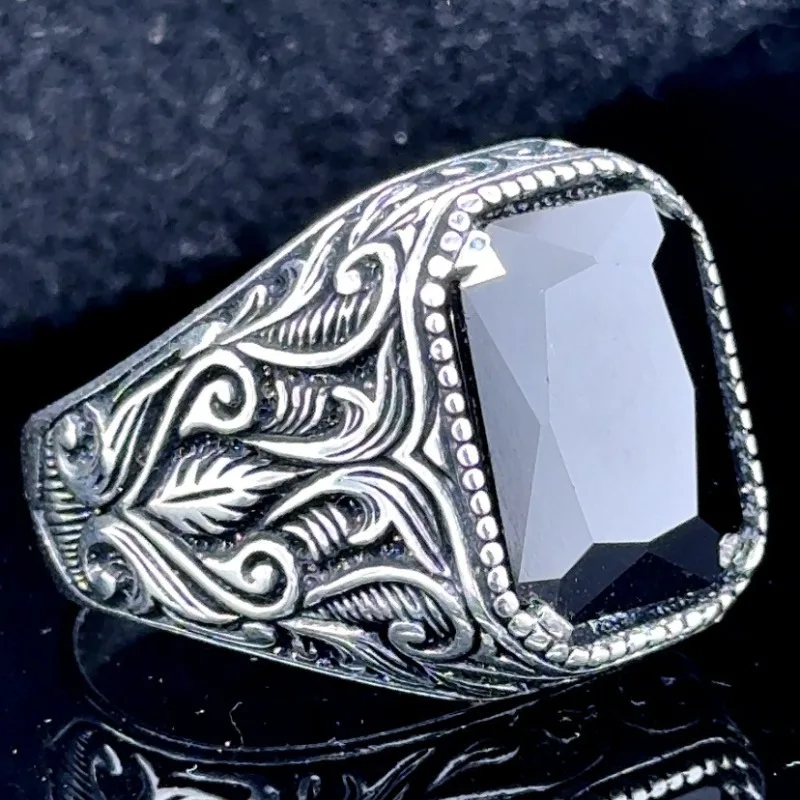 

Fashionable and creative pattern inlaid square black zircon men's ring, business atmosphere versatile finger