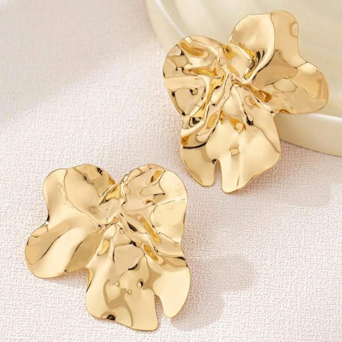 Irregular Wavy Petal Stud Earrings, Hammered Textured Large Floral Earrings, Abstract Flower Statement Jewelry, Elegant Gold Tone Flower Earrings for Women, Ideal Ornament for Daily Wear, Dating and Party Occasions
