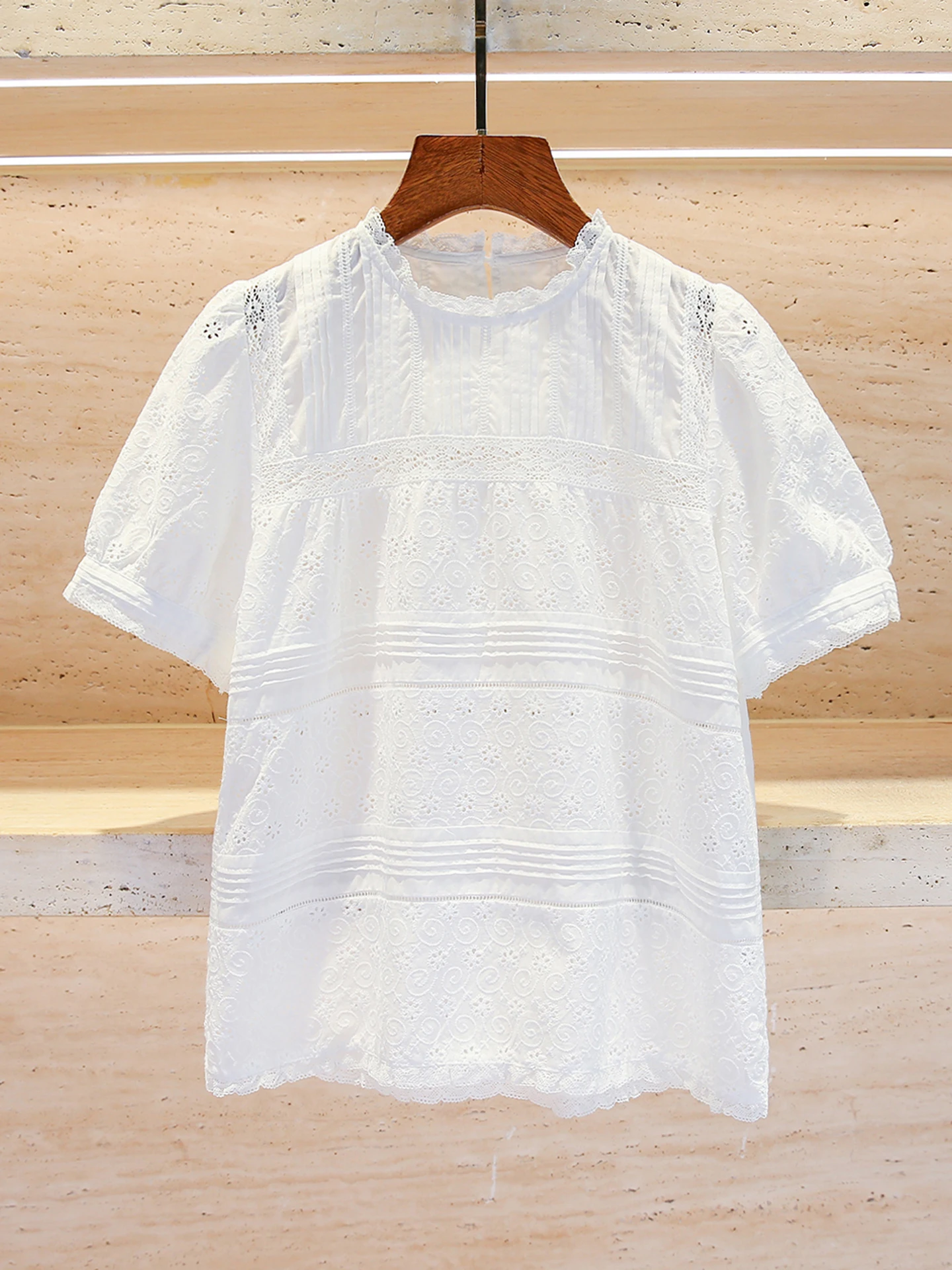 

Ele Embroidered Hollow Bubble Sve irt Top for Women Retro Court Sle Commute Friendly Breathable Summer Faion