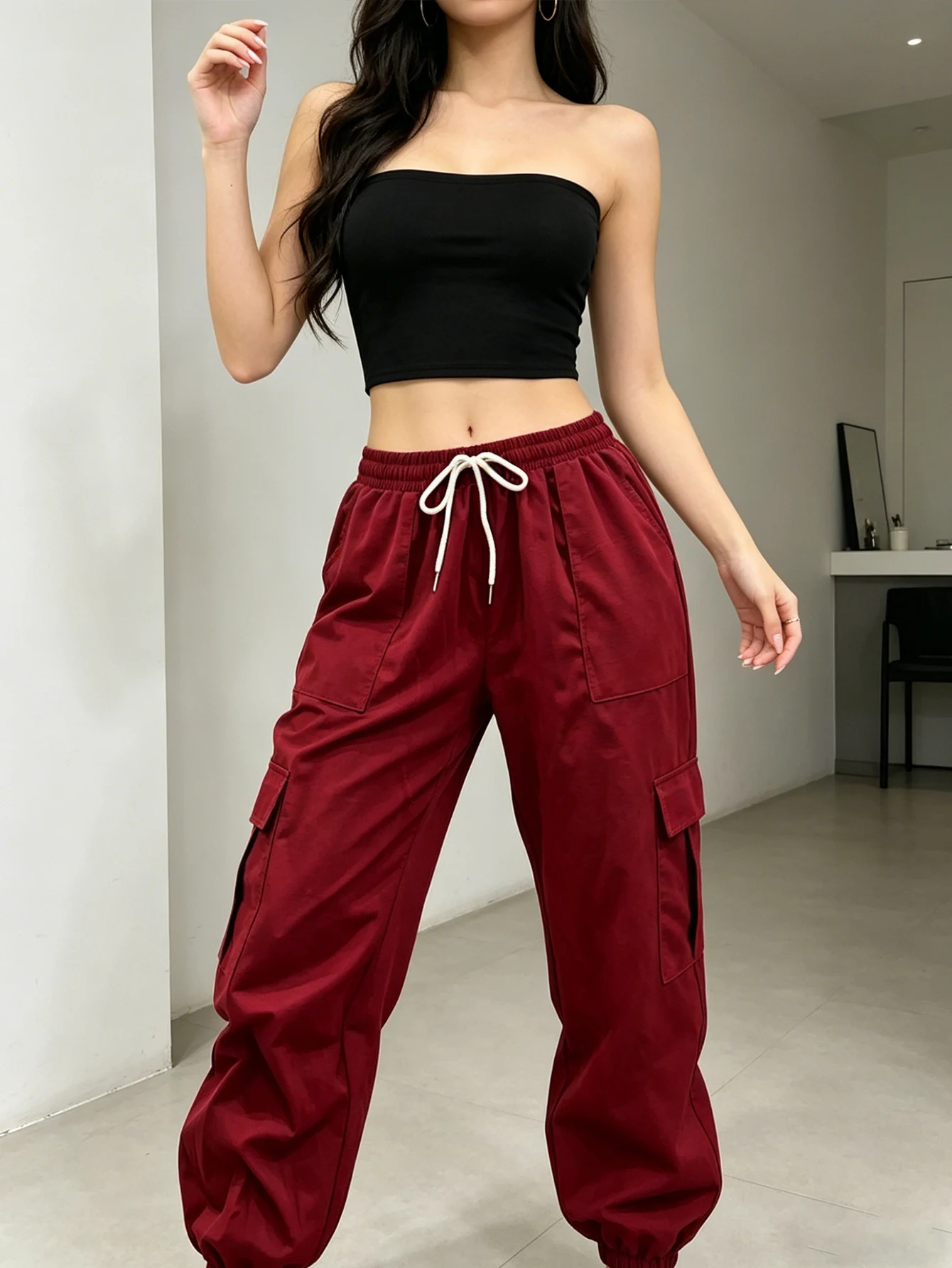 

Women's American-style "hot girl" style strapless short top paired with drawstring cargo-style ankle-length pants set