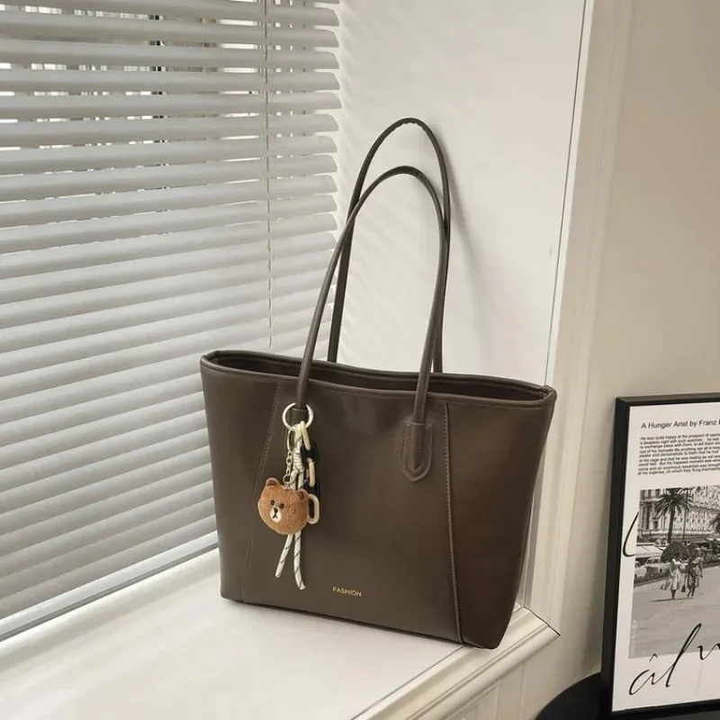 

Unique Luxury Diaper Bag: Elegant Crossbody Messenger Bag For Women With Designer Letter Logo And Large Capacity Vintage Tote
