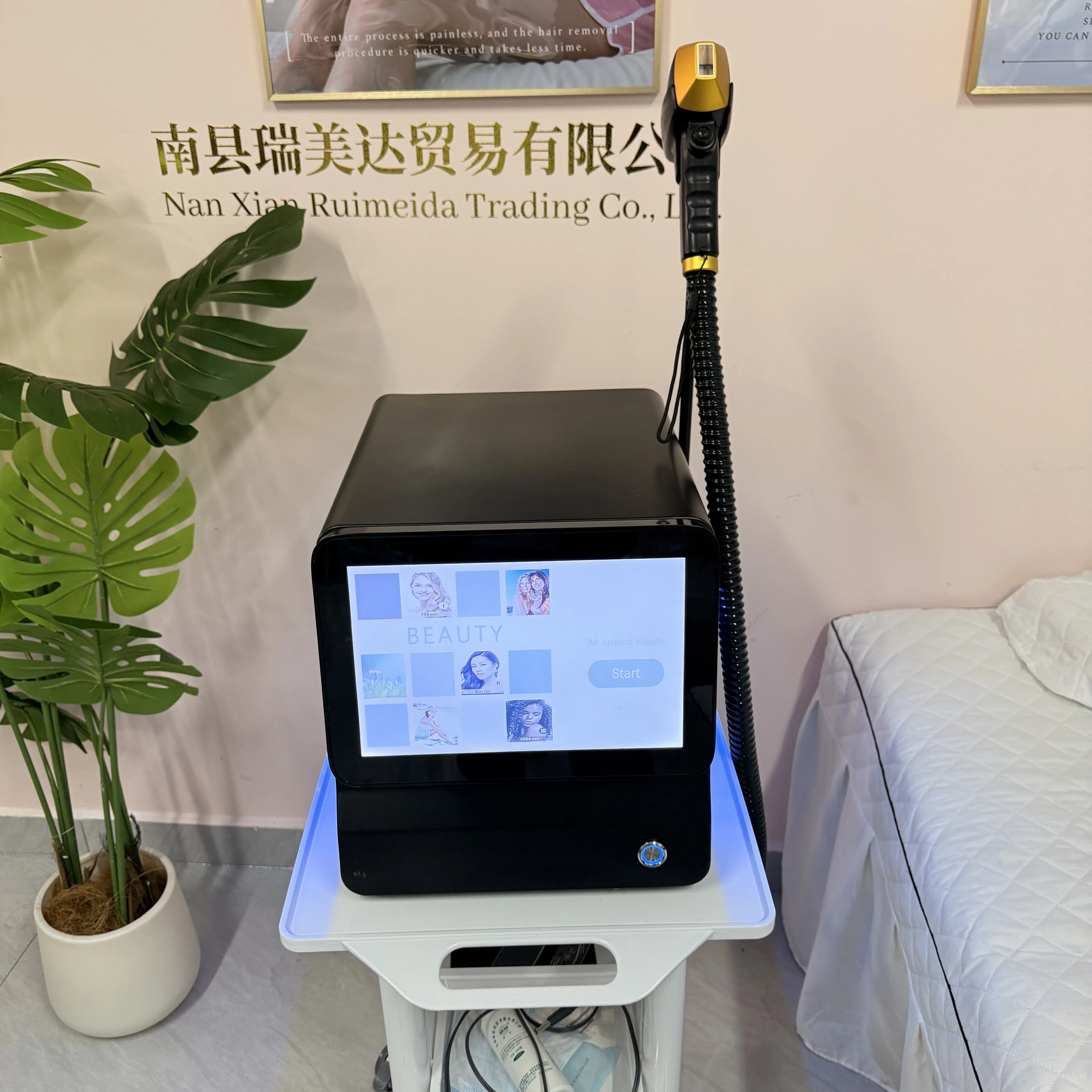 

Диодный лазерный аппарат для удаления волос, 3 длины волны, 755 нм/808 нм/1064 нм, безболезненное ледяное охлаждение, точечное лечение, постоянное уменьшение волос