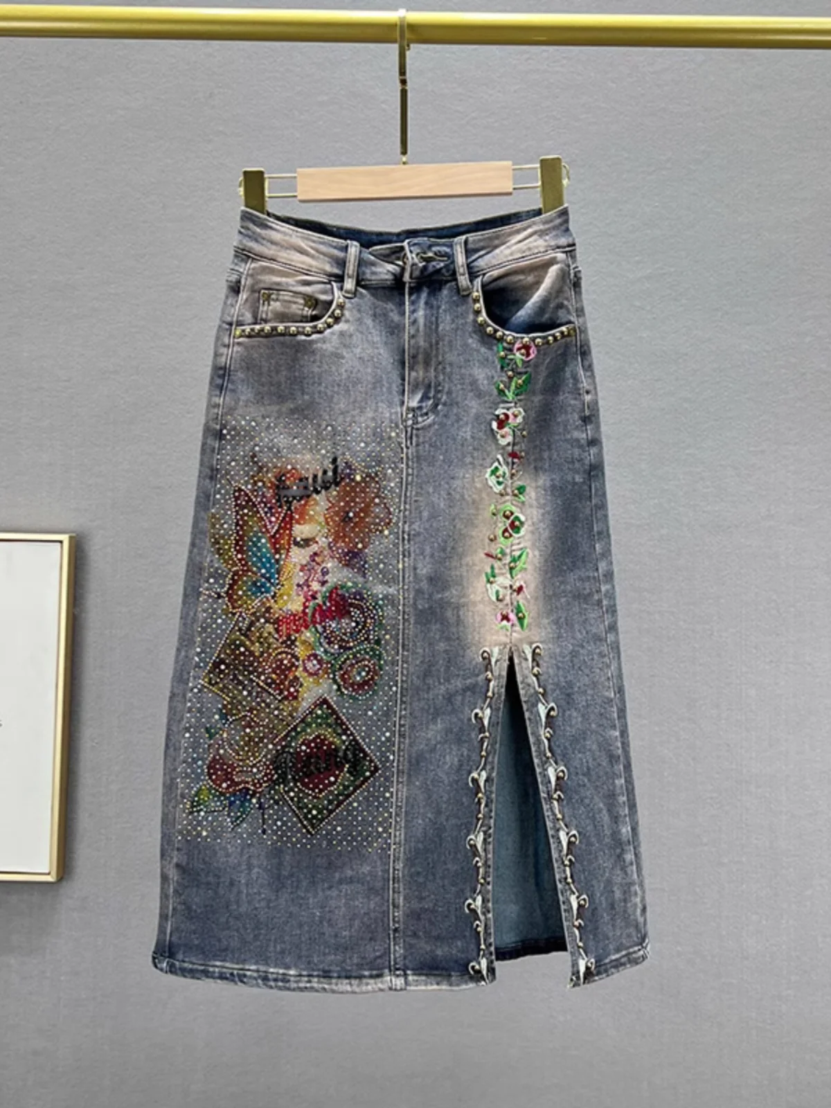 

High Waist Slimming Mid-Length Denim Skirt with Embroidery And Slits for Women Spring New Sle Faionable Versatile Skirt