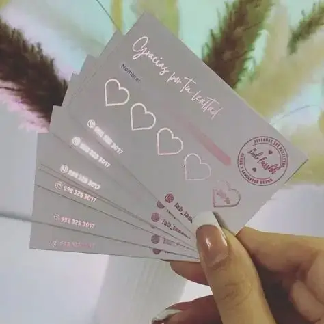 カスタムピンクロイヤルティカード、ビューティーサロンビジネス向けゴールド箔押しサンキューカード、ロゴとQRコード付きクレジットカード印刷可能