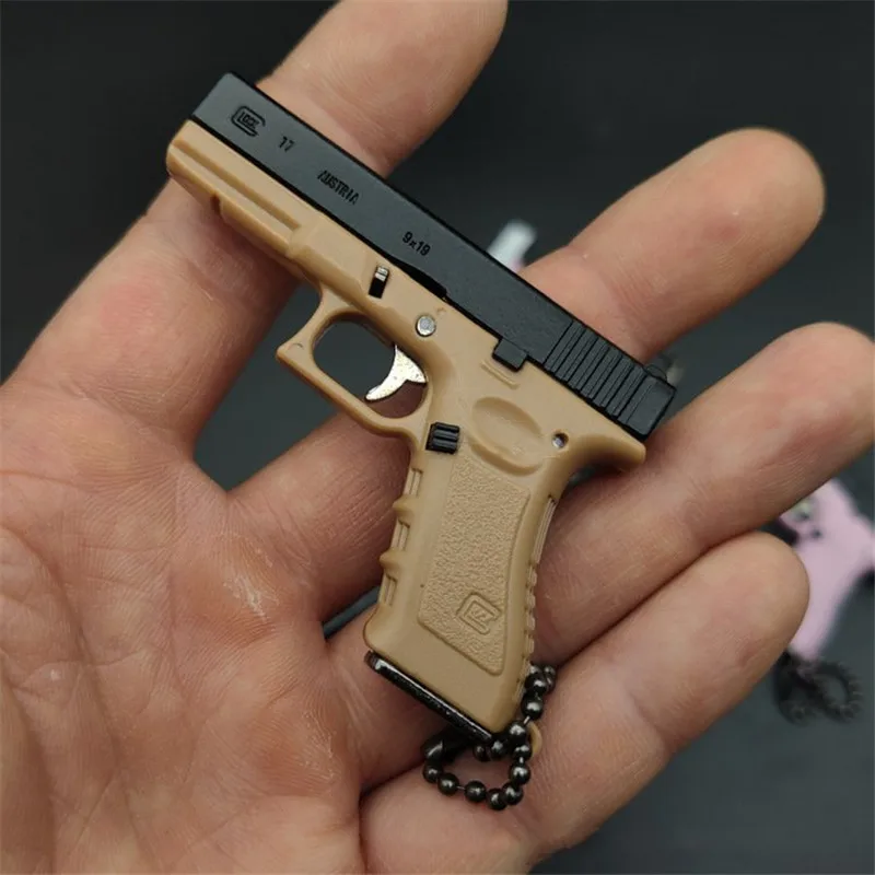 

Металлический брелок GLOCK G17 в масштабе 1:3, модель игрушечного пистолета, Миниатюрный пистолет из сплава, коллекционная игрушка, подарок для взрослых, подвеска