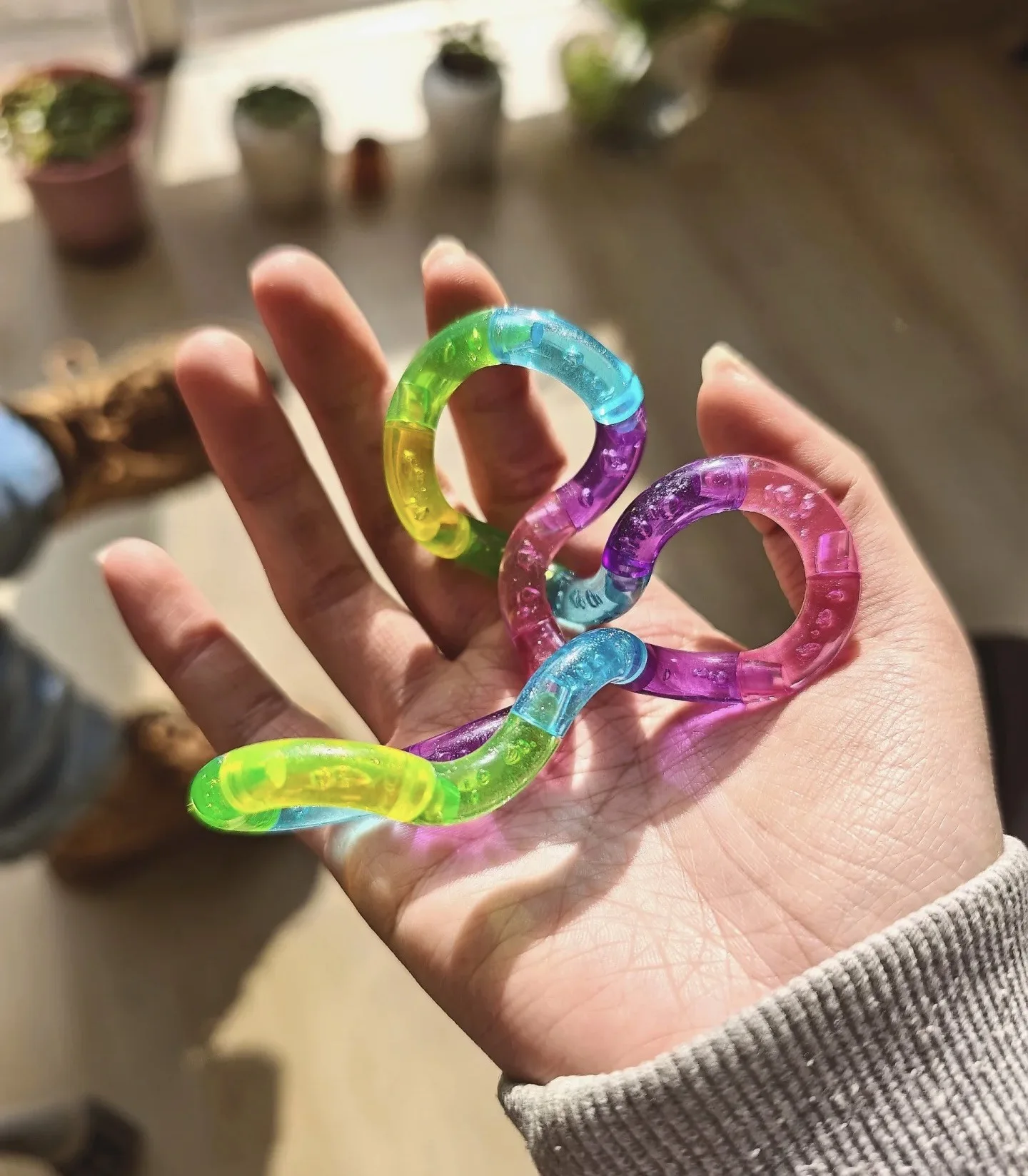Deformable Rope Fidget Toy, Rainbow Color Knot Stress Relief Toy, Anti‑Stress Deformation Rope Sensory Fidget Toys Adults Gift