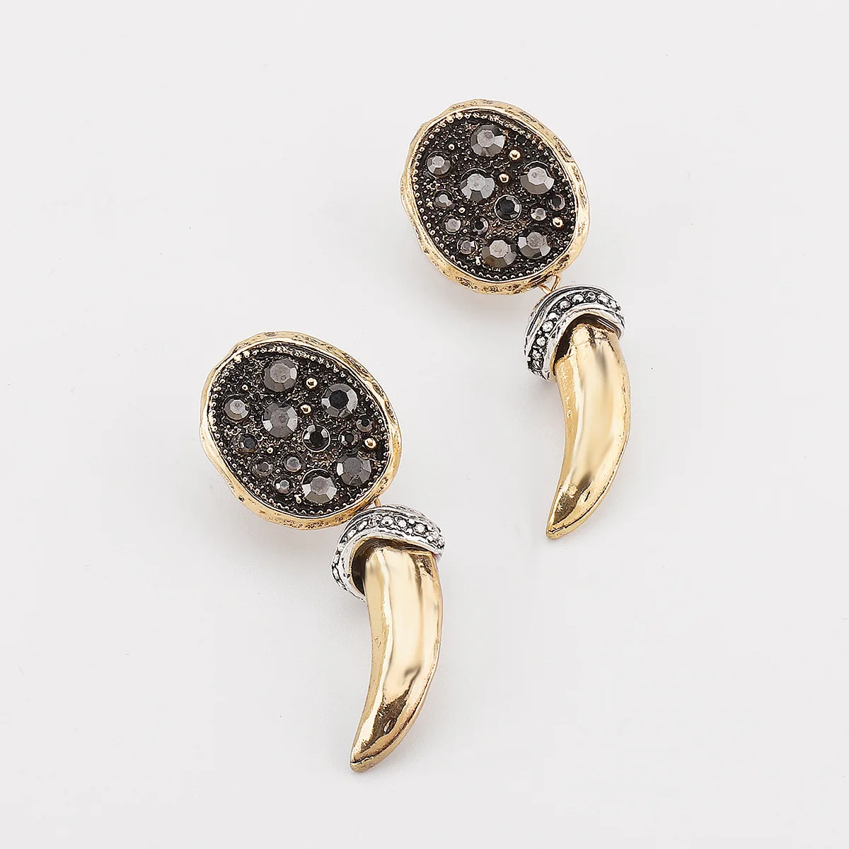 

Vintage Rhinestone Horn Earrings For Woman Lady Fashion Geometric Alloy Pendant Earrings Dress Suit Party Banquet Jewelry Gifts